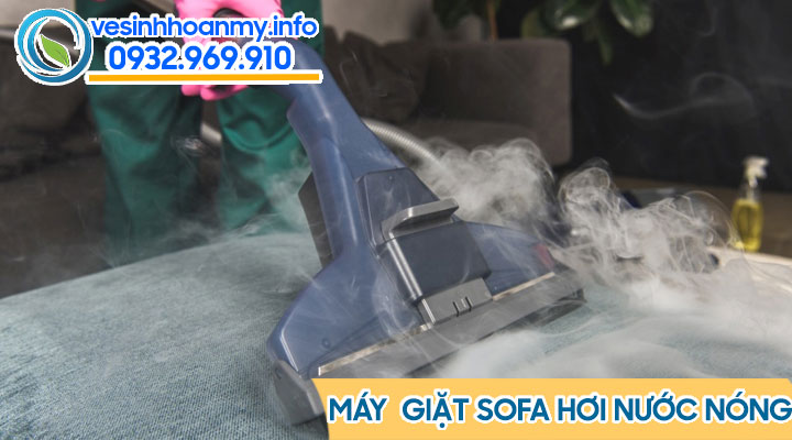 Quy trình giặt ghế sofa - Dùng máy phun hút hơi nước nóng để khử khuẩn, làm sạch ghế